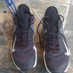 Nike Mens Lebron James Witness  4 Black Lion on Heel